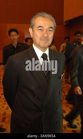 DATE RECORD NON DÉCLARÉE KUALA LUMPUR, 14 avril Malaisie le cinquième premier ministre Tun Abdullah Ahmad Badawi est décédé aujourd'hui à l'âge de 85 ans. La nouvelle du décès de l'homme d'État à l'Institut National de cardiologie IJN a été confirmée par son beau-fils, Khairy Jamaluddin, à travers un post sur les médias sociaux Archive photo.H.BERBAR Banque D'Images