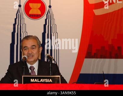 DATE RECORD NON DÉCLARÉE KUALA LUMPUR, 14 avril Malaisie le cinquième premier ministre Tun Abdullah Ahmad Badawi est décédé aujourd'hui à l'âge de 85 ans. La nouvelle du décès de l'homme d'État à l'Institut National de cardiologie IJN a été confirmée par son beau-fils, Khairy Jamaluddin, à travers un post sur les médias sociaux Archive photo.H.BERBAR Banque D'Images