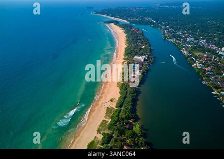 Sri Lanka, Province du Sud, Bentota, vue aérienne de la plage de Bentota Banque D'Images