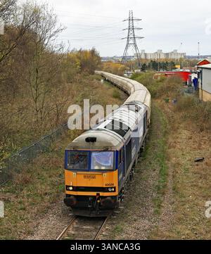 La locomotive GBRf no 60026 quitte le port de Tyne avec son train de wagons-trémies chargés de bio-masse pour le service de 13.51hrs à la centrale électrique de Lynemouth. Banque D'Images