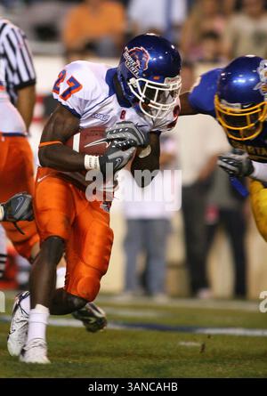 24 octobre 2008 : Boise State Running back Jeremy Avery #27 en action lors du match de football NCAA entre les Spartans de San Jose State et les Broncos de Boise State au Spartan Stadium de San Jose, en Californie. Les Broncos de Boise State ont gagné le match 33-16. David Godinez/Cal Sport Media. (Crédit image : © Cal Sport Media/ZUMA Press) Banque D'Images