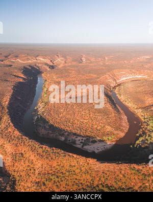 Vue aérienne de la rivière Murchison et de la fenêtre de la nature dans un magnifique paysage de canyon, parc national de Kalbarri, Australie. Banque D'Images