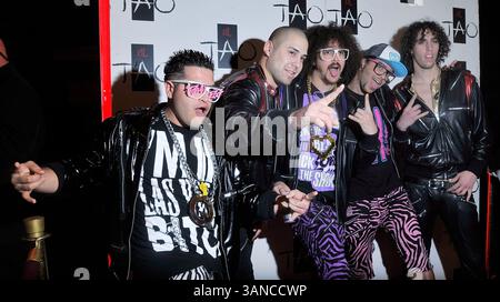14 janvier 2010 - Las Vegas, Nevada, USA - (G-d) Q, DJ AIR, REDFOO (Stefan Gordy), SKY BLU (Skyler Gordy) et une personne non identifiée arrivent jeudi pour accueillir le culte Tao à la discothèque Tao au Venetian Resort Hotel Casino à Las Vegas, Nevada. (Crédit image : © David Becker/ZUMApress.com) Banque D'Images