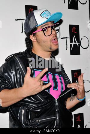 14 janvier 2010 - Las Vegas, Nevada, États-Unis - SKY BLU (Skyler Gordy) du groupe de musique électro-hop LMFAO arrive pour accueillir le culte Tao jeudi à la discothèque Tao du Venetian Resort Hotel Casino à Las Vegas, Nevada. (Crédit image : © David Becker/ZUMApress.com) Banque D'Images