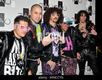 14 janvier 2010 - Las Vegas, Nevada, USA - (G-d) Q, DJ AIR, REDFOO (Stefan Gordy), SKY BLU (Skyler Gordy) et une personne non identifiée arrivent jeudi pour accueillir le culte Tao à la discothèque Tao au Venetian Resort Hotel Casino à Las Vegas, Nevada. (Crédit image : © David Becker/ZUMApress.com) Banque D'Images