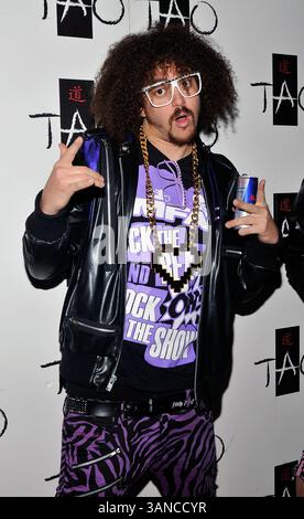 14 janvier 2010 - Las Vegas, Nevada, États-Unis - REDFOO (Stefan Gordy) du duo électro-hop LMFAO arrive pour accueillir Tao Worship jeudi au Tao Nightclub du Venetian Resort Hotel Casino à Las Vegas, Nevada. (Crédit image : © David Becker/ZUMApress.com) Banque D'Images