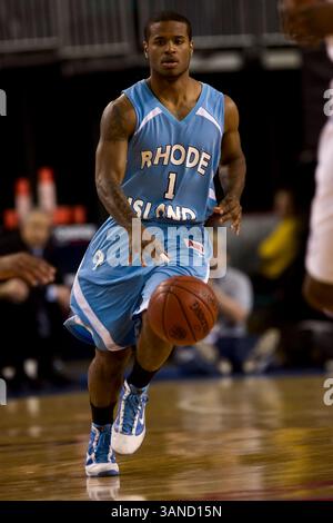 12 mars 2010 : Stevie Mejia, garde des Rams du Rhode Island (1), amène la balle sur le terrain lors du match du tournoi Atlantic 10 entre les Rams du Rhode Island et les Billikens de Saint Louis au Boardwalk Hall à Atlantic City, New Jersey. (Crédit image : © Chris Szagola/Cal Sport Media/ZUMApress.com) Banque D'Images