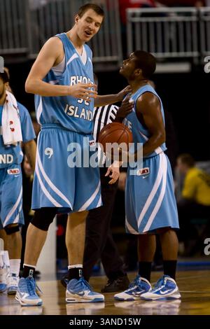 12 mars 2010 : le centre des Rams de Rhode Island Will Martell (32 ans) explique au garde des Rams de Rhode Island Stevie Mejia (1) pourquoi il se battait avec lui pour le ballon lors du tournoi Atlantic 10 entre les Rams de Rhode Island et les Billikens de Saint Louis au Boardwalk Hall à Atlantic City, New Jersey. (Crédit image : © Chris Szagola/Cal Sport Media/ZUMApress.com) Banque D'Images