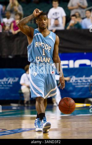 12 mars 2010 : Stevie Mejia, garde des Rams du Rhode Island (1), amène la balle sur le terrain lors du match du tournoi Atlantic 10 entre les Rams du Rhode Island et les Billikens de Saint Louis au Boardwalk Hall à Atlantic City, New Jersey. Les Rams ont battu les Billikens, 63-47.(image crédit : © Chris Szagola/Cal Sport Media/ZUMApress.com) Banque D'Images
