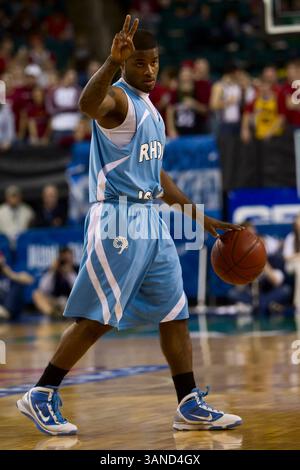 13 mars 2010 : les Rams du Rhode Island gardent Stevie Mejia (1) avec le ballon lors du match de demi-finale du tournoi Atlantic 10 entre les Rams du Rhode Island et les #17 Temple Owls au Boardwalk Hall à Atlantic City, New Jersey. Pour la troisième année consécutive, les Temple Owls accèdent au match du championnat Atlantic 10 avec la victoire de 57-44 sur les Rams de Rhode Island. (Crédit image : © Chris Szagola/Cal Sport Media/ZUMApress.com) Banque D'Images
