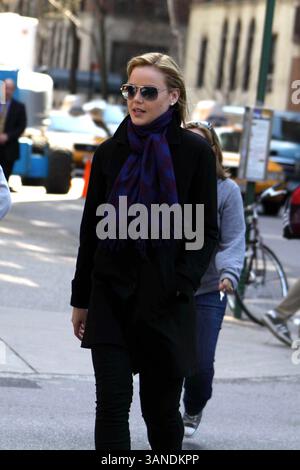 01 avril 2010 - New York, New York, États-Unis - ABBIE CORNISH.sur le tournage de ''Dark Fields'' à Central Park, New York City 04-01-2010. 2010.K64931JBB(crédit image : © John Barrett/Globe photos/ZUMApress.com) Banque D'Images