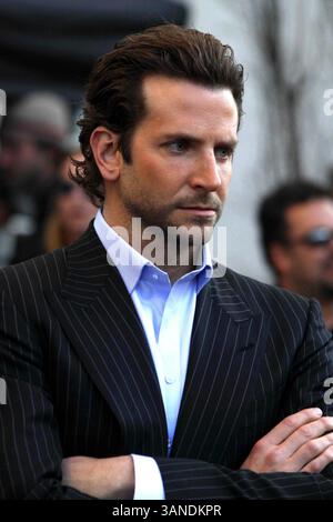 01 avril 2010 - New York, New York, États-Unis - BRADLEY COOPER .sur le tournage de ''Dark Fields'' à Central Park, New York City 04-01-2010. 2010.K64931JBB(crédit image : © John Barrett/Globe photos/ZUMApress.com) Banque D'Images