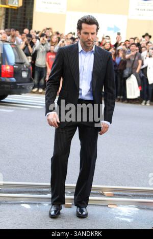 01 avril 2010 - New York, New York, États-Unis - BRADLEY COOPER .sur le tournage de ''Dark Fields'' à Central Park, New York City 04-01-2010. 2010.K64931JBB(crédit image : © John Barrett/Globe photos/ZUMApress.com) Banque D'Images