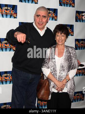 04 avril 2010 - New York, New York, États-Unis - ALFRED Molina et son épouse JILL GASCOINE arrivent à la représentation de ''Lend me A Tenor'' au Music Box Theatre de New York le 04-04-2010. 2010..K64917HMc.(crédit image : © Henry McGee/Globe photos/ZUMApress.com) Banque D'Images