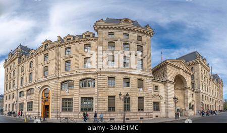 Paris, France - 04 12 2025 : vue entrée de la façade du bâtiment de la préfecture de police sur l'Ile de la Cité Banque D'Images