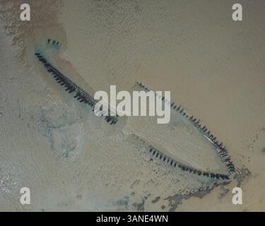 Vue aérienne de la plage de Berrow avec l'épave du SS Nornen, Berrow, Angleterre. Banque D'Images