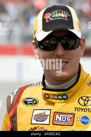 Hampton, GA - 07 mars 2010 : Kyle Busch avant la course de la Kobalt Tools 500 à Atlanta Motor Speedway à Hampton, GA. (Crédit image : © ASP/Cal Sport Media/ZUMApress.com) Banque D'Images