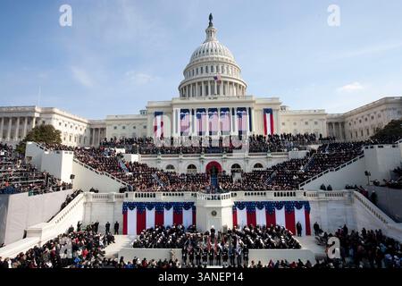 Jan 20, 2009 - Washington, DC, Etats-Unis - nouvellement assermenté au président BARACK OBAMA prononce son discours inaugural sur les marches du Capitole américain. (Crédit image : © Karen Ballard/ZUMApress.com) Banque D'Images