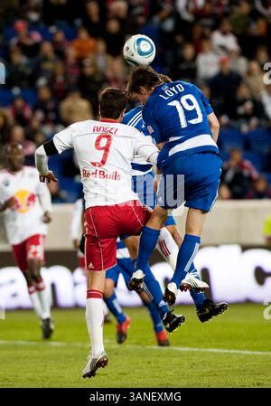 17 avril 2010 : Zach Loyd (19 ans) de Dallas se lance dans un match en MLS entre les Red Bulls de New York et le FC Dallas au Red Bull Arena de Harrison, New Jeresy. Les Red Bulls de New York sont venus de derrière en deuxième mi-temps pour battre le FC Dallas 2-1 (crédit image : © Duncan Williams/Cal Sport Media/ZUMApress.com) Banque D'Images
