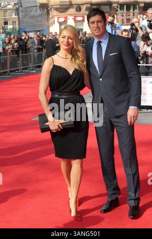 Tess Daly & Vernon Kaye assistent aux Prince's Trust & Samsung Celebrate Success Awards à Odeon Leicester Square le 12 mars 2014 Banque D'Images