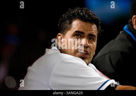 20 avril 2010 : le receveur des mets Henry Blanco (4 ans) entre les manches pendant l'action de la MLB entre les mets de New York et les Cubs de Chicago au Citi Field à Flushing, New York. Mets a battu les Cubs 4-0.(image crédit : © Duncan Williams/Cal Sport Media/ZUMApress.com) Banque D'Images