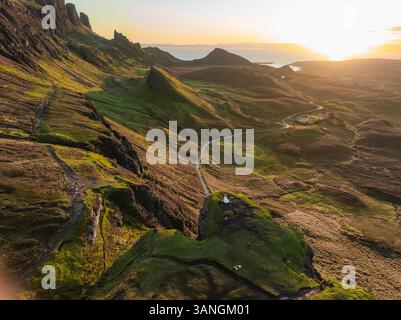 Vue aérienne de Quiraing, Portree, Écosse. Banque D'Images