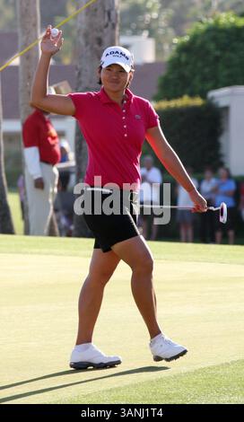 03 avr. 2011 - Rancho Mirage, Californie, États-Unis - vainqueur de l'année dernière et cette année 2ème place pro de golf LPGA, YANI TSENG sur le 18ème trou lors du match final au 40ème championnat Kraft Nabisco, qui s'est tenu au Mission Hills Country Club. (Crédit image : © Dane Andrew/ZUMAPRESS.com) Banque D'Images