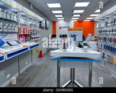 Taipei, Taiwan, vue grand angle, intérieur, local Taiwanese Telecom, magasin de téléphone, affichage, Taiwan Mobile, 'Beitou District', magasin de téléphones (Qingjiang) Banque D'Images