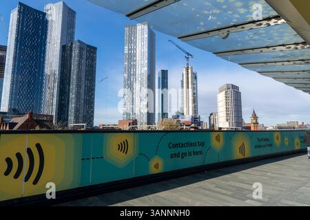 Image des quais d'arrêt de tramway Castlefield - Deansgate à Manchester Royaume-Uni Banque D'Images