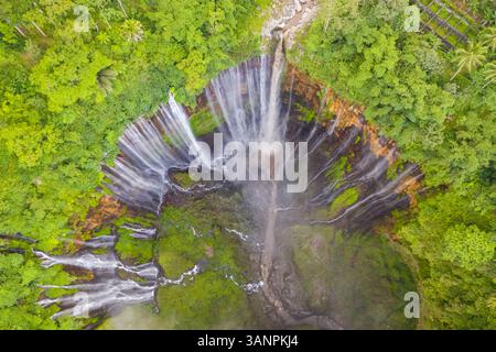 Vue aérienne de la cascade de Tumpak Sewu, Indonésie. Banque D'Images