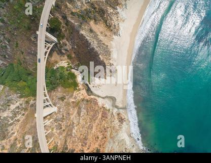 Vue aérienne au-dessus du pont de Bixby Creek, Californie, États-Unis Banque D'Images