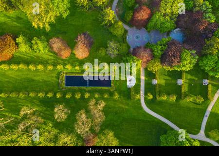 Vue aérienne des terrasses du parc Cantigny à Wheaton, il au début du printemps. Banque D'Images