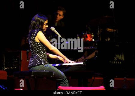 22 juillet 2007 - Array, Portugal - K53929. ESTORIL, PORTUGAL - Norah Jones se produit en direct au CoolJazzFest à Estoril. 07-22-2007. Joost de Raeymaeker ArrayFILES- 2007(crédit image : © Globe photos/ZUMAPRESS.com) Banque D'Images