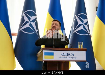 Odessa, Ukraine. 15 avril 2025. Le président ukrainien Volodymyr Zelenskyy assiste à une réunion d’information conjointe avec le secrétaire général de l’OTAN Mark Rutte à Odessa, Ukraine, le 15 avril 2025. (Photo de Nina Liashonok/Ukrinform) crédit : Ukrinform/Alamy Live News Banque D'Images