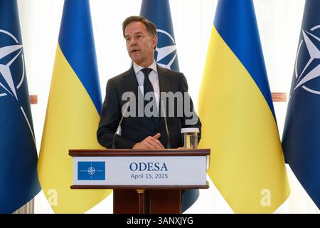 Odessa, Ukraine. 15 avril 2025. Le secrétaire général de l’OTAN, Mark Rutte, assiste à une réunion d’information conjointe avec le président ukrainien Volodymyr Zelenskyy à Odessa, en Ukraine, le 15 avril 2025. (Photo de Nina Liashonok/Ukrinform) crédit : Ukrinform/Alamy Live News Banque D'Images