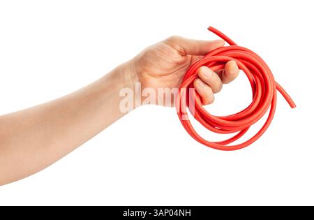 câble de microphone rouge dans le chemin de la main isolé sur blanc Banque D'Images