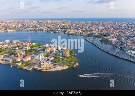 Vue aérienne du pont de liaison Lagos Lekki Ikoyi montrant des parties de Lekki, Ikoyi et Banana Island, Nigeria. Banque D'Images