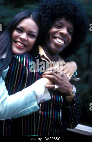 1976 : SLY STONE et sa femme, KATHY. (Crédit image : © Globe photos via ZUMA Press Wire) Banque D'Images