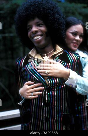 1976 : SLY STONE et sa femme, KATHY. (Crédit image : © Globe photos via ZUMA Press Wire) Banque D'Images