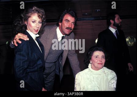 1985 TOM SELLECK, PATRICIA NEAL ET SON ÉPOUSE JILLIE MACK. (Crédit image : © Globe photos/ZUMA Wire) Banque D'Images