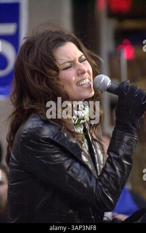 JANVIER 1, 2011 - K27532JKRON SD11/26/02.SHANIA TWAIN SE PRODUIT À LA SÉRIE DE CONCERTS POST-ÉTÉ DE NBC AU ROCKEFELLER CENTER,.NYC..SHANIA TWAIN. JOHN KRONDES/(crédit image : © Globe photos/ZUMAPRESS.com) Banque D'Images