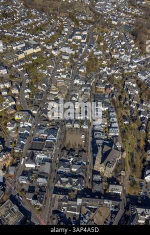 Luftbild, kath. Kirche. Martinus, Stadtmauer mit Engelsturm und Hexenturm, evang. Kirche Olpe, Wohngebiet Frankfurter Straße und Marktplatz, Olpe-Stadt, Olpe, Sauerland, Rhénanie-du-Nord-Westphalie, Deutschland ACHTUNGxMINDESTHONORARx60xEURO *** vue aérienne, église catholique St Martinus, mur de ville avec tour d'ange et tour de sorcière, église evang Olpe, quartier résidentiel Frankfurter Straße et place du marché, Olpe ville, Olpe, Sauerland, Rhénanie du Nord-Westphalie, Allemagne ATTENTIONxMINDESTHONORARx60xEURO Banque D'Images