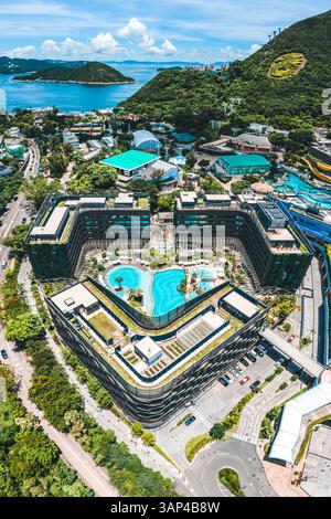 Hong Kong - 30 juin 2020 : vue aérienne de l'hôtel Ocean Park Marriott à Wong Chuk Hang sur l'île de Hong Kong, Wong Chuk Hang, district sud de Hong Kong. Banque D'Images
