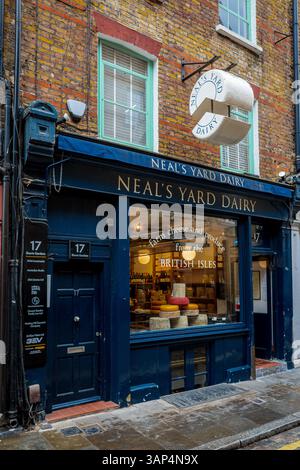 Neal's Yard Dairy Covent Garden London - entrée au magasin de produits laitiers Neal's Yard à Covent Garden London. Banque D'Images