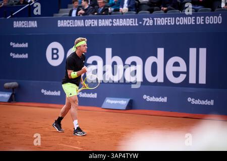 BARCELONE, ESPAGNE - 15 AVRIL : Alejandro Davidovich, d'Espagne, célèbre un point contre Stan Wawrinka, de Suisse, dans le match de premier tour en simple masculin lors de la deuxième journée de l'Open Banc Sabadell 2025 de Barcelone au Real Club de Tenis Barcelona le 15 avril 2025 à Barcelone, Espagne. ( Credit : QSP/Alamy Live News Banque D'Images
