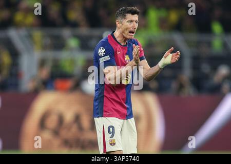 Allemagne. 15 avril 2025. Fussball Champions League Viertelfinale Borussia Dortmund - FC Barcelona AM 15.04.2025 im signal Iduna Park in Dortmund Robert Lewandowski ( Barcelona ) Foto : Revierfoto crédit : ddp Media GmbH/Alamy Live News Banque D'Images
