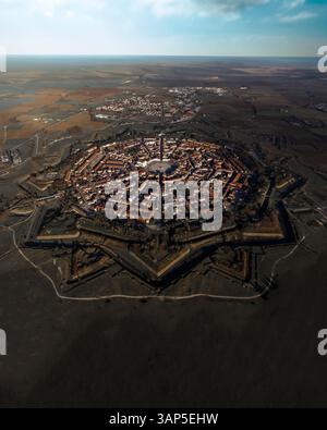 Vue aérienne du village de Palmanova avec forteresse et champs, Udine, Italie. Banque D'Images