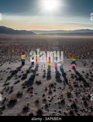 Sept montagnes magiques - 13 octobre 2020 : installation artistique vue aérienne du désert par Ugo Rondinone, debout à 35 pieds à Las Vegas, États-Unis Banque D'Images