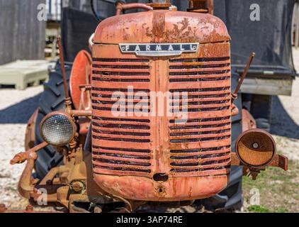 détail de l'avant d'un vieux tracteur mccormick farmall Banque D'Images