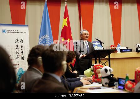 New York, USA.15th avril 2025. Fu Cong, représentant permanent de la Chine auprès de l'ONU, prononce un discours lors de la cérémonie d'ouverture de la Journée de la langue chinoise 2025 au siège de l'ONU le 15 avril 2025 à New York. Crédit : Liao Pan/China News Service/Alamy Live News Banque D'Images